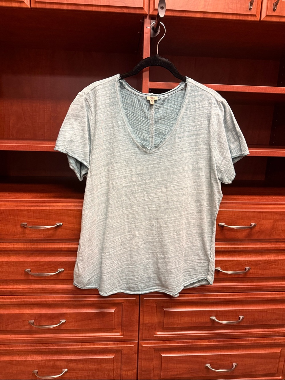 Like New Ladies XL Reba Light Green Ombré Tshirt